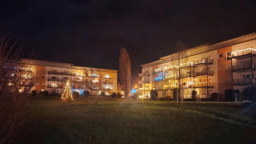 Adventsklänge im Musikerviertel: Posaunenchor begeistert Bewohnerinnen und Bewohner